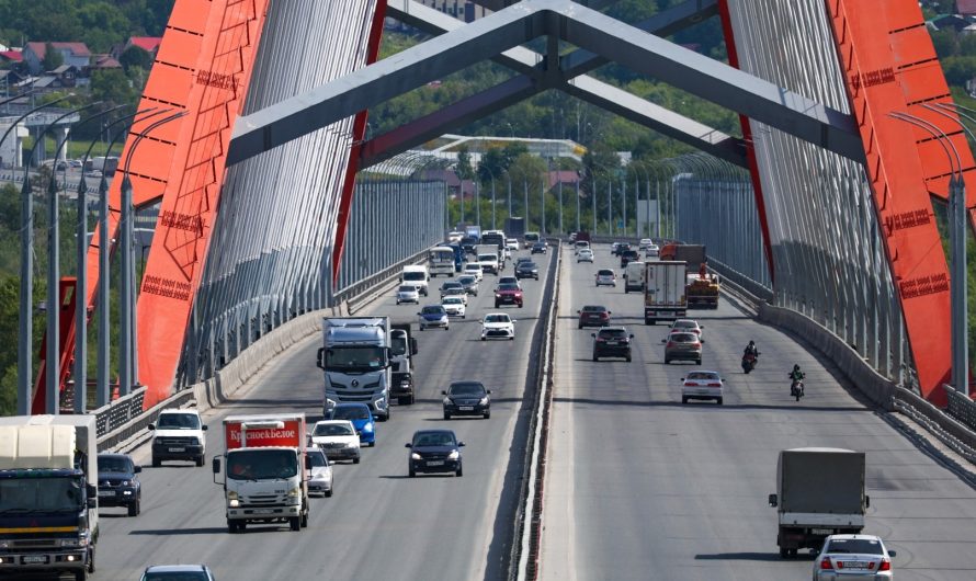 В Москве повышаются ставки транспортного налога. Сколько теперь придется платить за авто